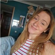 Profesora de natacion imparte a clases para aprender a nadar